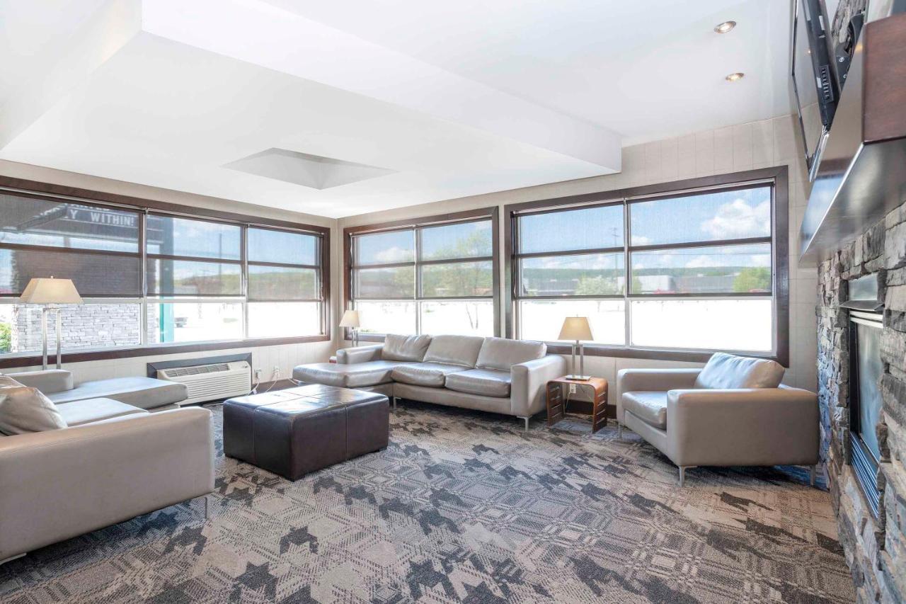 Sandman Hotel & Suites Prince George Exteriör bild